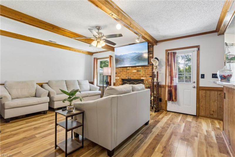 Photo 13 of 49 residential for sale in Virginia Beach virginia
