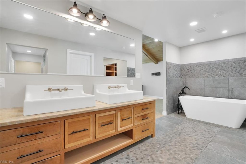 Photo 12 of 45 residential for sale in Hampton virginia