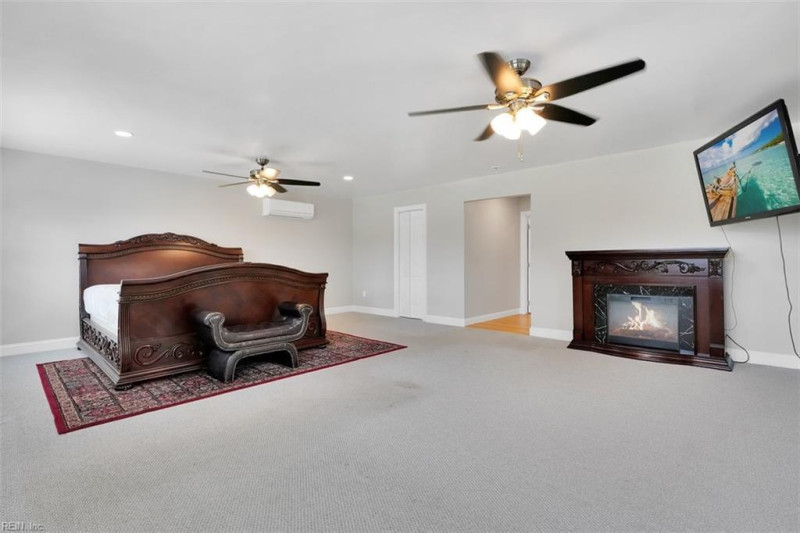 Photo 17 of 45 residential for sale in Hampton virginia