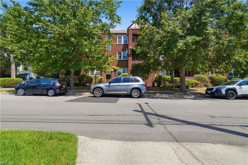 Photo 3 of 29 residential for sale in Norfolk virginia