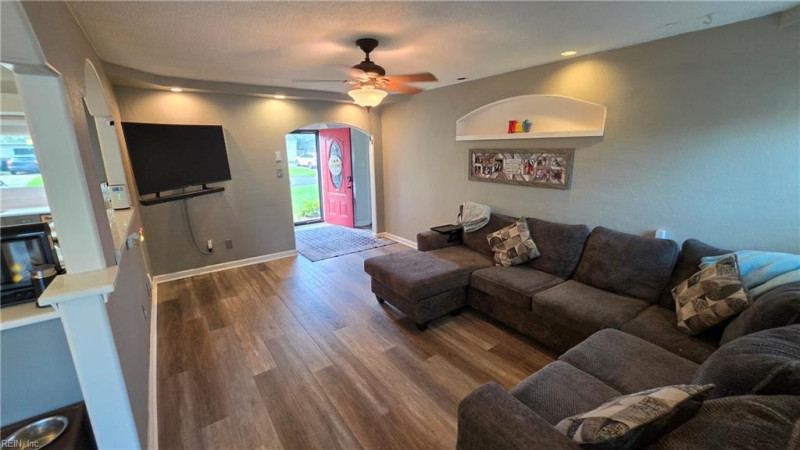 Photo 4 of 46 residential for sale in Virginia Beach virginia