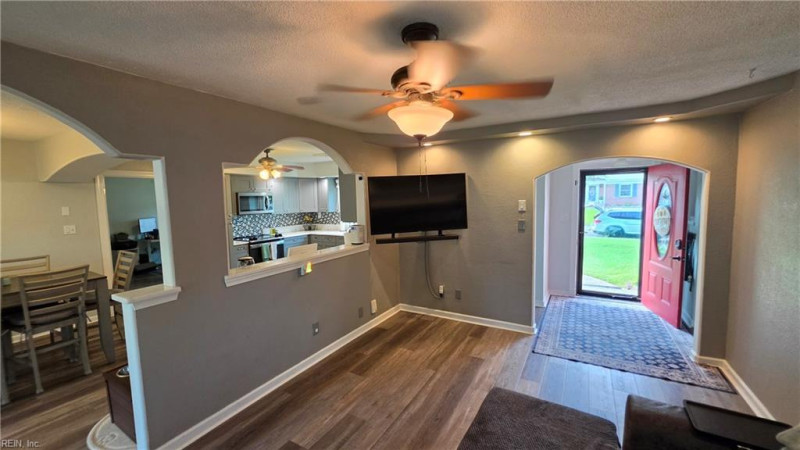 Photo 5 of 46 residential for sale in Virginia Beach virginia