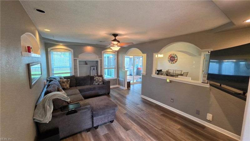Photo 6 of 46 residential for sale in Virginia Beach virginia