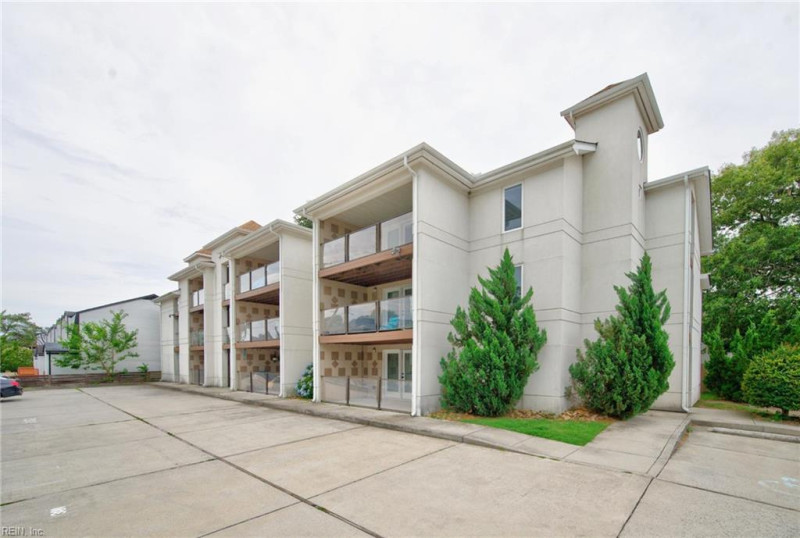 Photo 3 of 35 residential for sale in Norfolk virginia