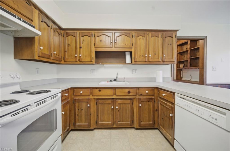 Photo 14 of 49 residential for sale in Virginia Beach virginia