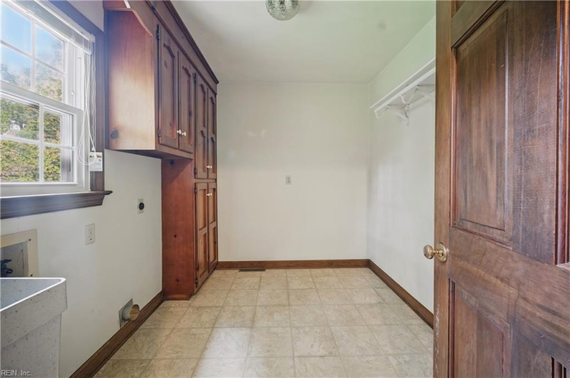 Photo 18 of 49 residential for sale in Virginia Beach virginia