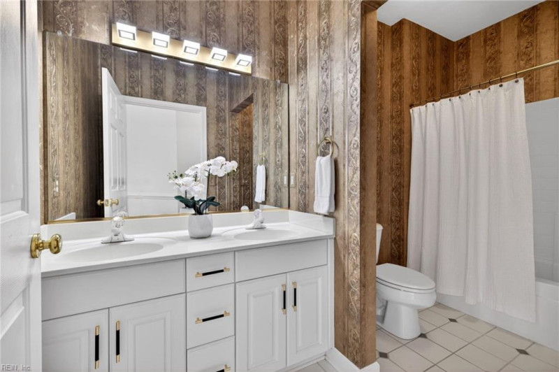 Photo 18 of 28 residential for sale in Virginia Beach virginia