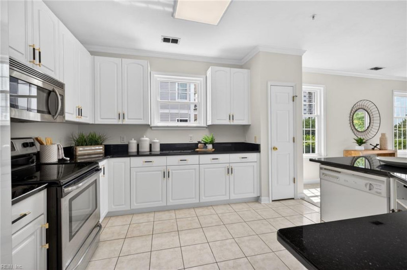 Photo 7 of 28 residential for sale in Virginia Beach virginia