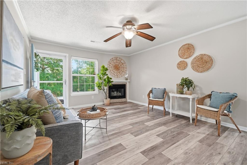 Photo 3 of 32 residential for sale in Virginia Beach virginia