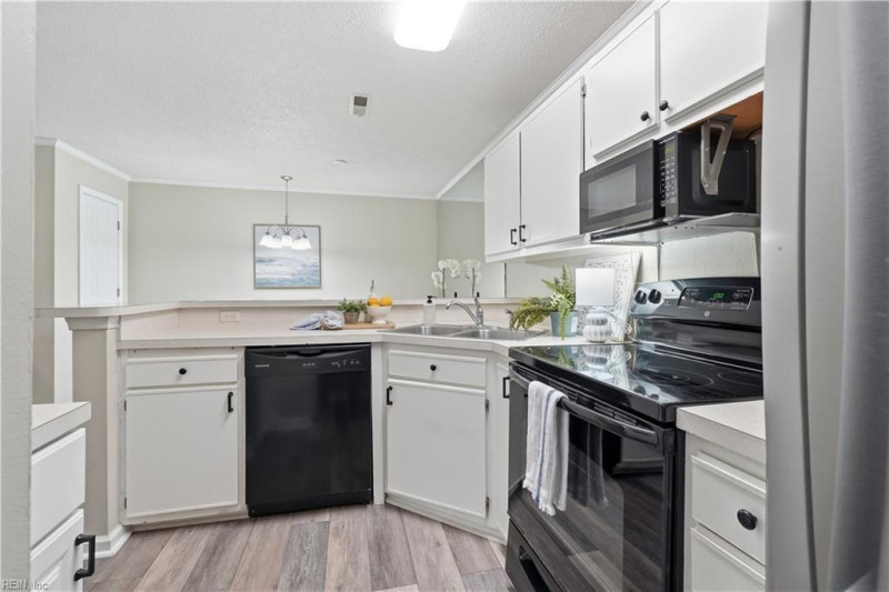 Photo 7 of 32 residential for sale in Virginia Beach virginia