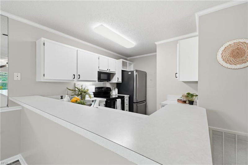 Photo 9 of 32 residential for sale in Virginia Beach virginia