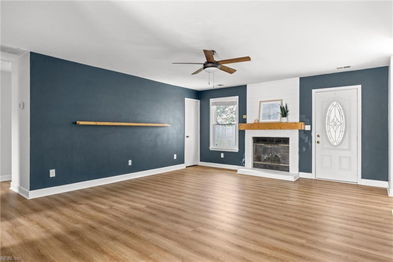 Photo 4 of 22 residential for sale in Virginia Beach virginia