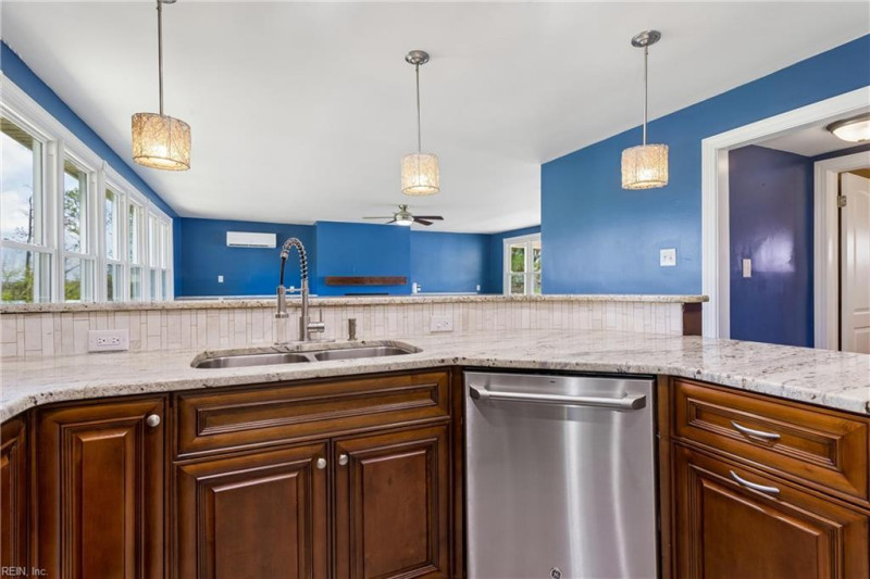 Photo 10 of 46 residential for sale in Poquoson virginia
