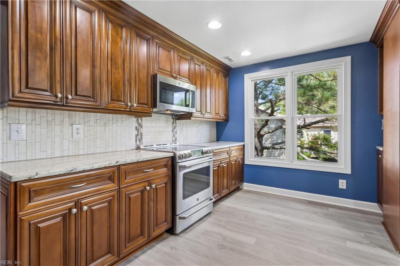 Photo 12 of 46 residential for sale in Poquoson virginia