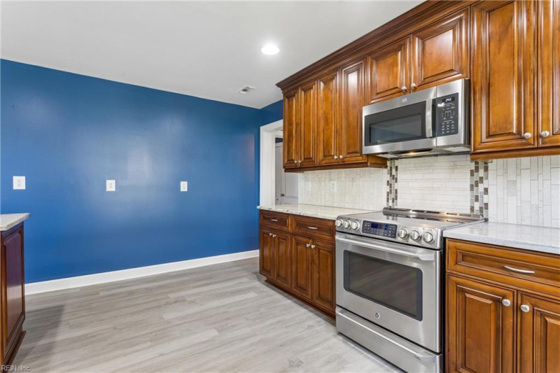 Photo 14 of 46 residential for sale in Poquoson virginia