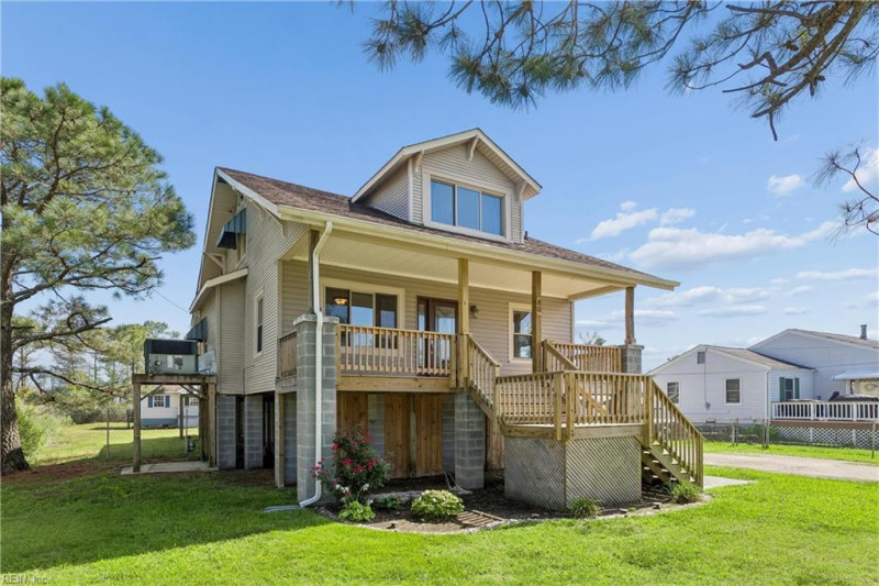 Photo 2 of 46 residential for sale in Poquoson virginia