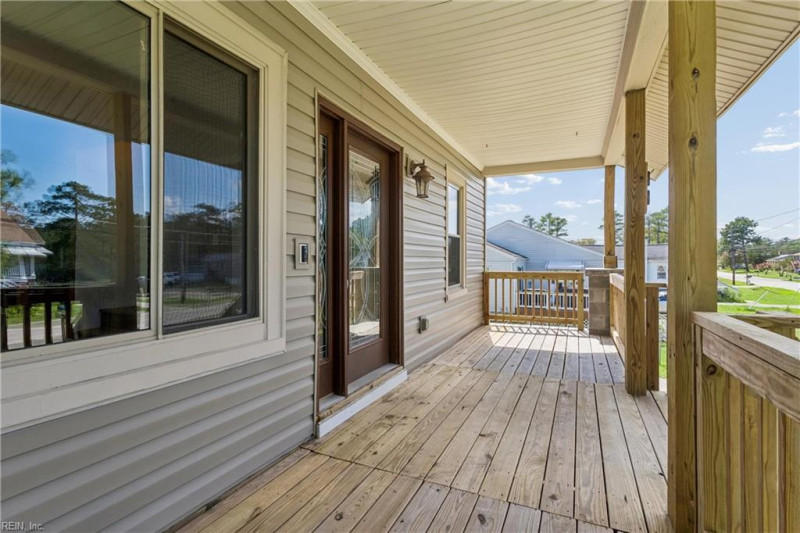 Photo 3 of 46 residential for sale in Poquoson virginia