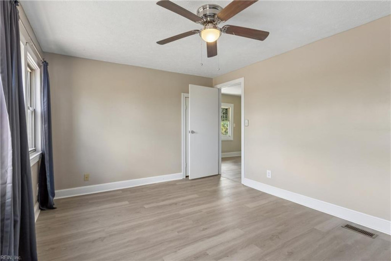 Photo 34 of 46 residential for sale in Poquoson virginia