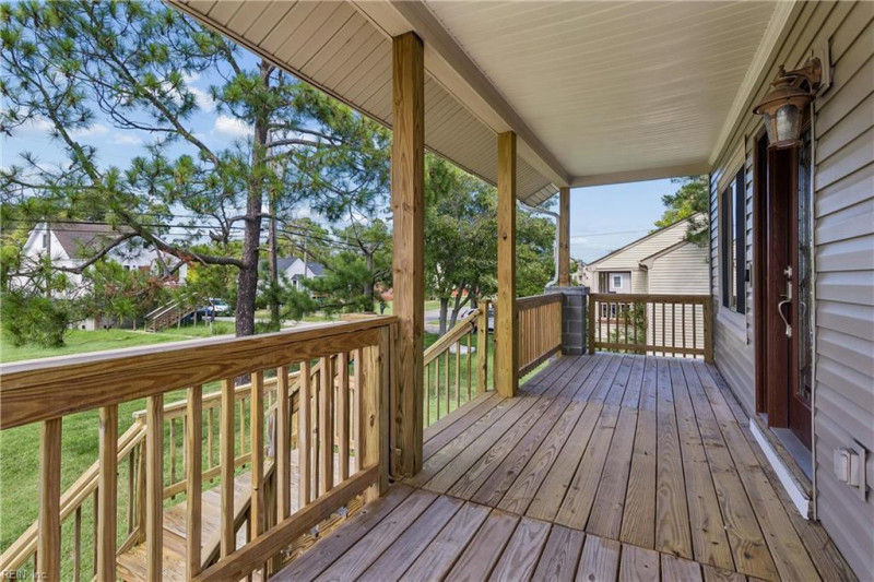 Photo 4 of 46 residential for sale in Poquoson virginia