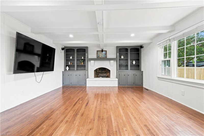 Photo 13 of 30 residential for sale in Virginia Beach virginia
