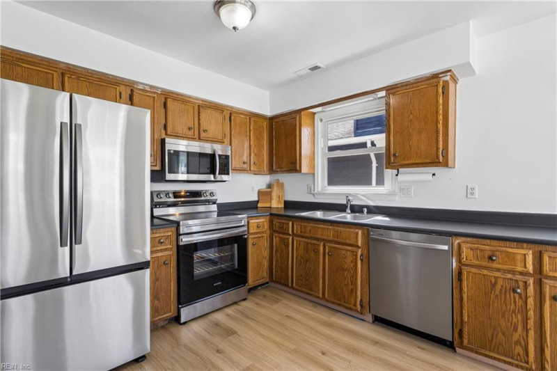 Photo 14 of 50 residential for sale in Virginia Beach virginia