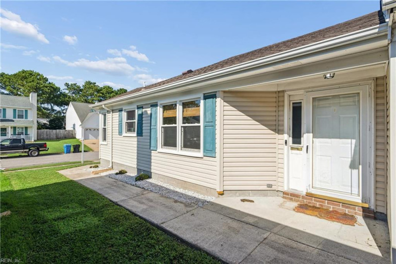 Photo 3 of 50 residential for sale in Virginia Beach virginia