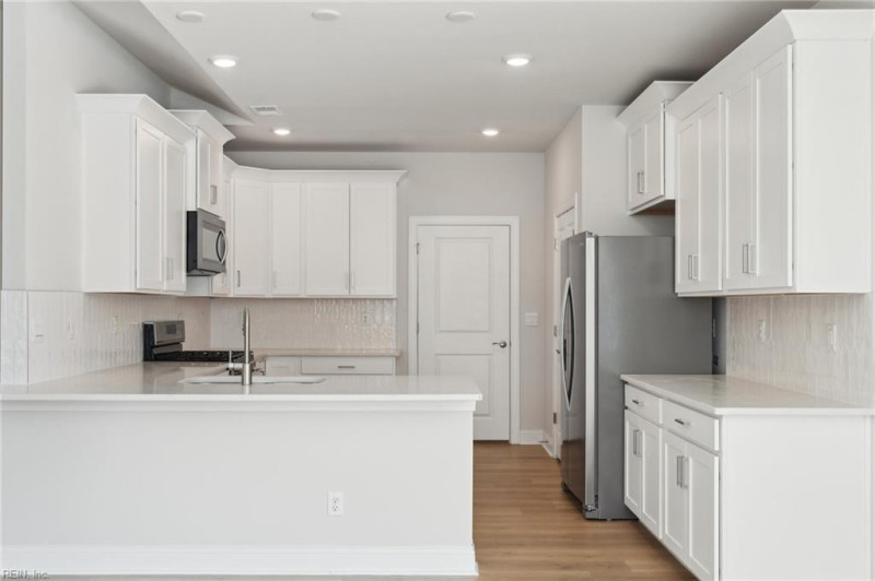 Photo 17 of 25 residential for sale in Chesapeake virginia