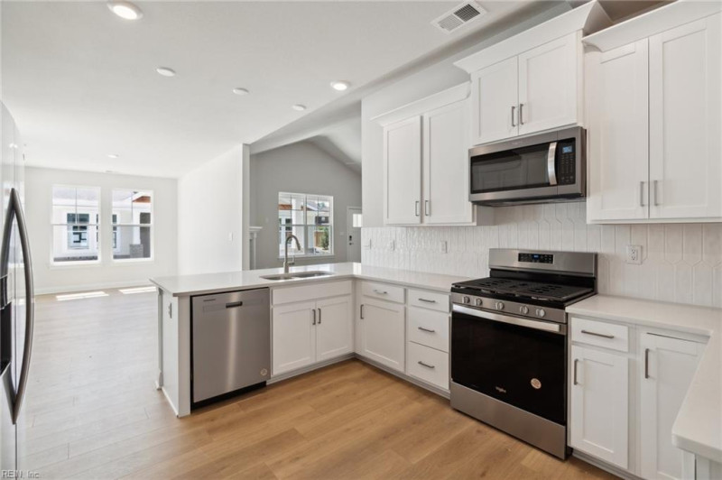 Photo 18 of 25 residential for sale in Chesapeake virginia