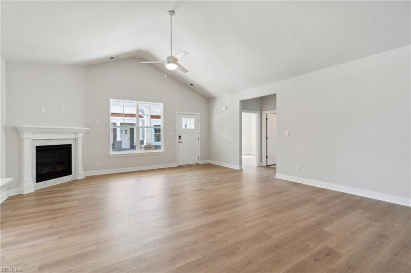 Photo 4 of 25 residential for sale in Chesapeake virginia