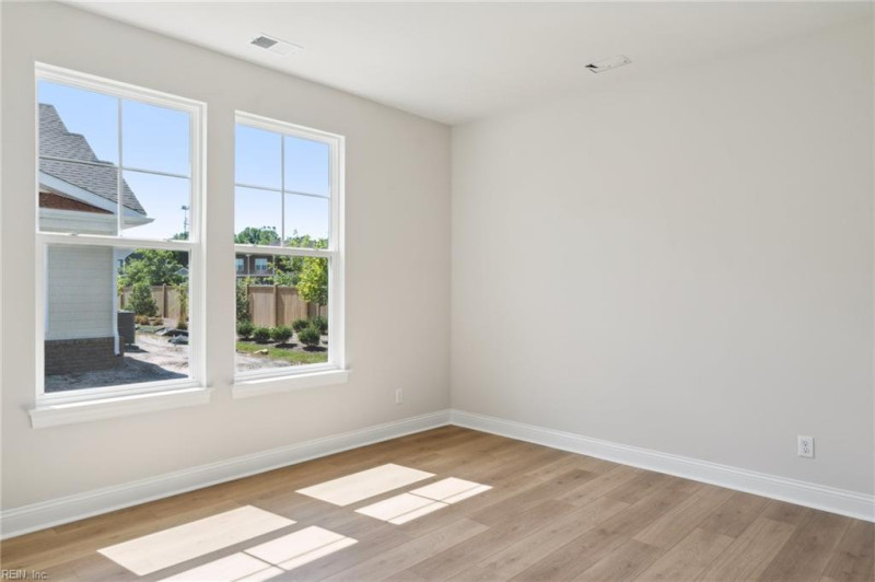 Photo 7 of 25 residential for sale in Chesapeake virginia