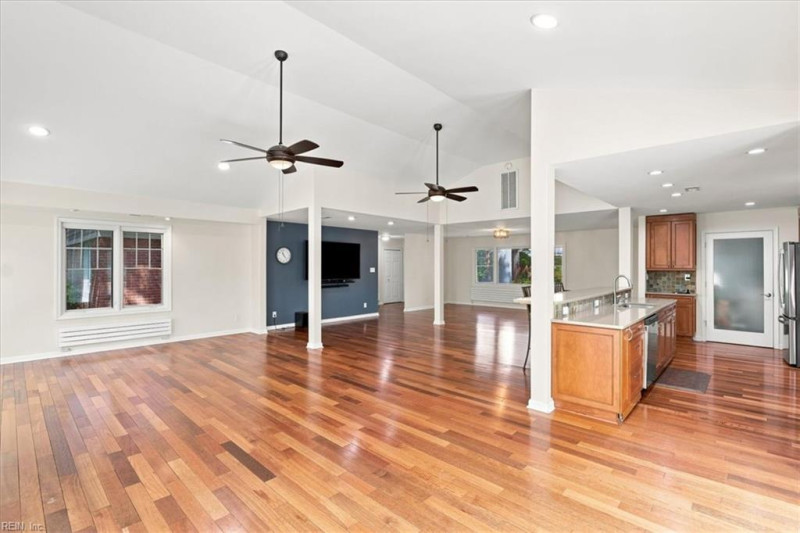Photo 11 of 49 residential for sale in Virginia Beach virginia