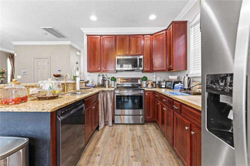 Photo 15 of 44 residential for sale in Virginia Beach virginia