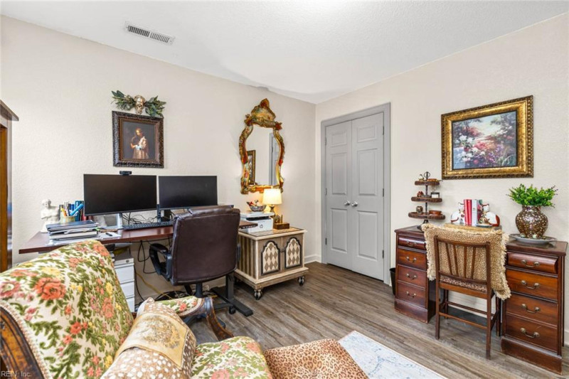 Photo 25 of 44 residential for sale in Virginia Beach virginia