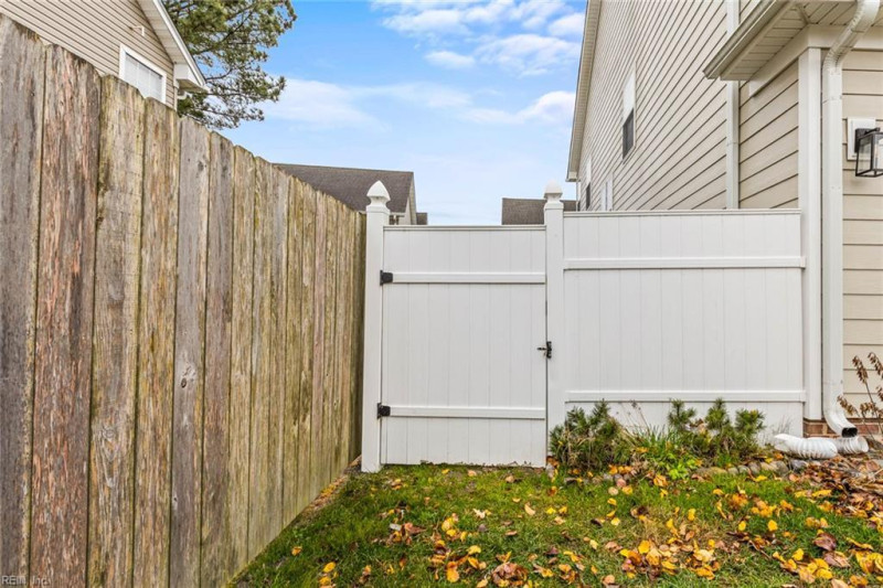 Photo 4 of 44 residential for sale in Virginia Beach virginia