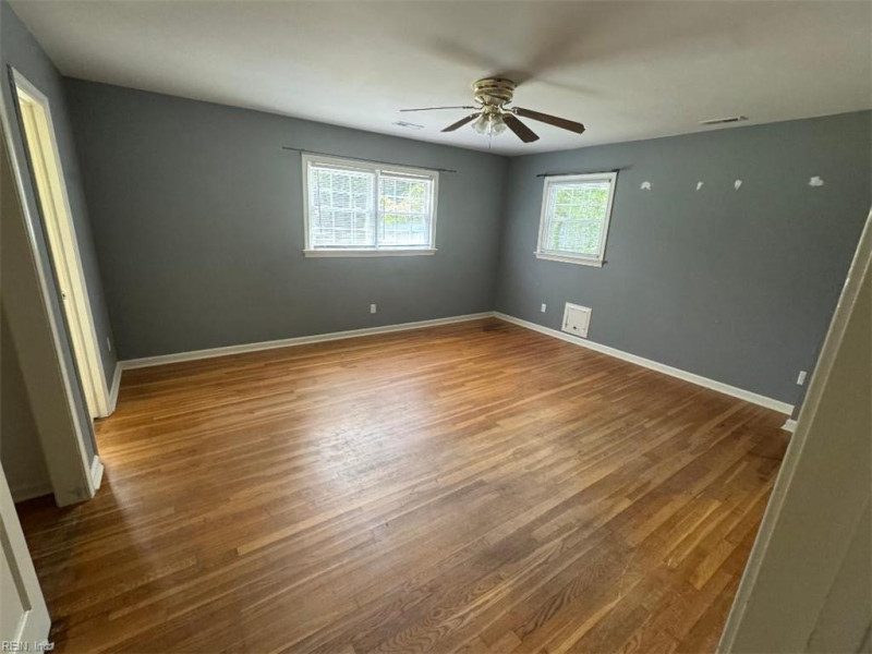 Photo 10 of 12 residential for sale in York County virginia