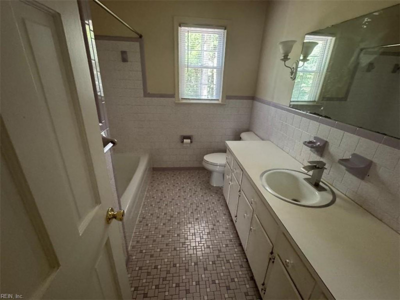 Photo 11 of 12 residential for sale in York County virginia