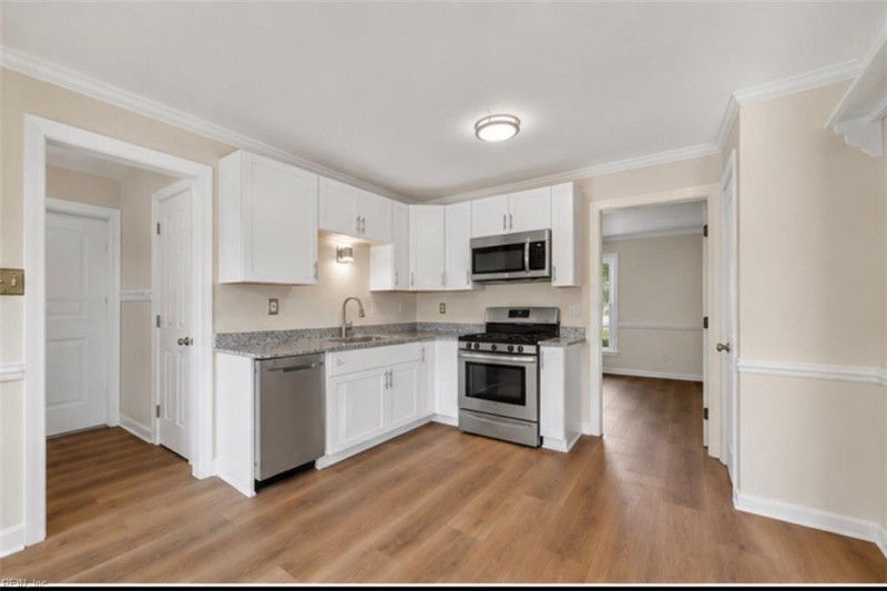 Photo 8 of 28 residential for sale in Chesapeake virginia