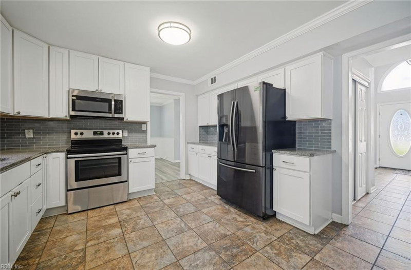 Photo 11 of 43 residential for sale in Virginia Beach virginia