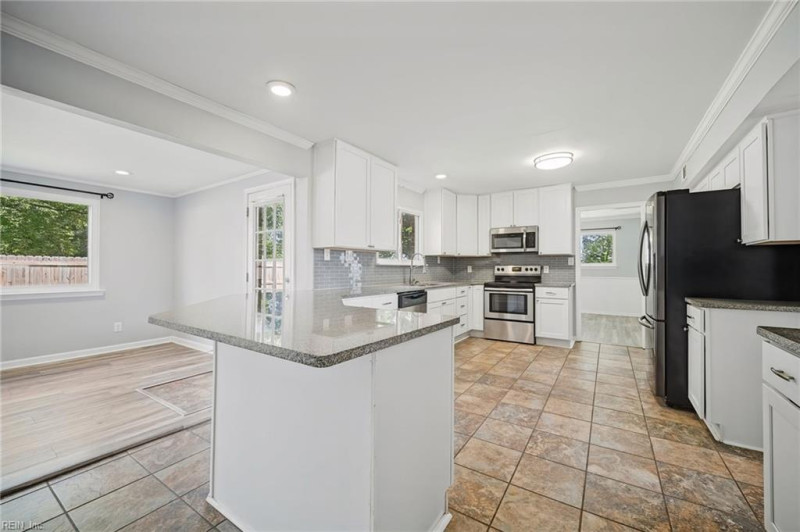 Photo 12 of 43 residential for sale in Virginia Beach virginia