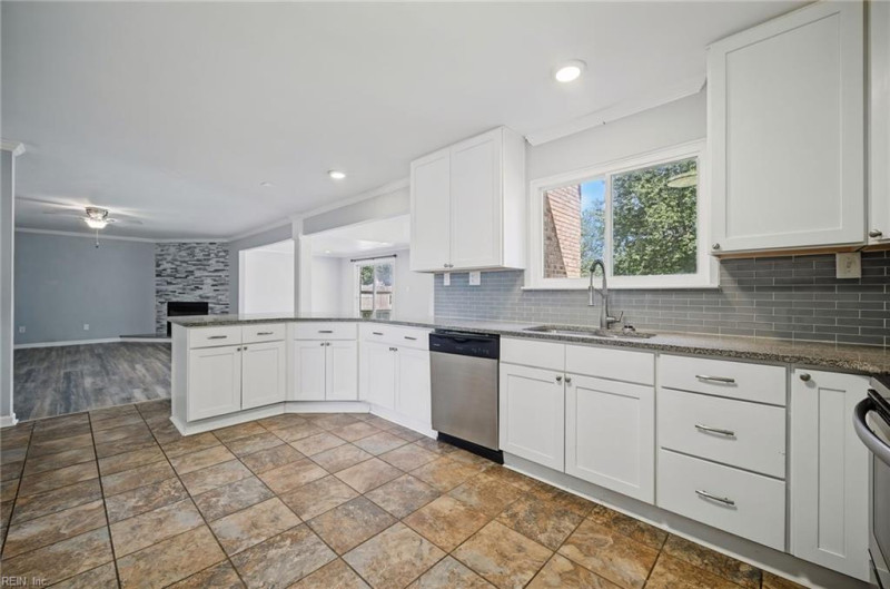 Photo 8 of 43 residential for sale in Virginia Beach virginia