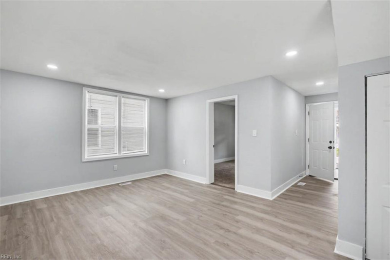 Photo 6 of 36 residential for sale in Norfolk virginia