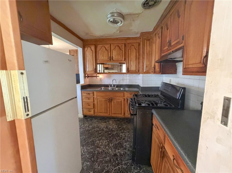 Photo 3 of 17 residential for sale in Norfolk virginia