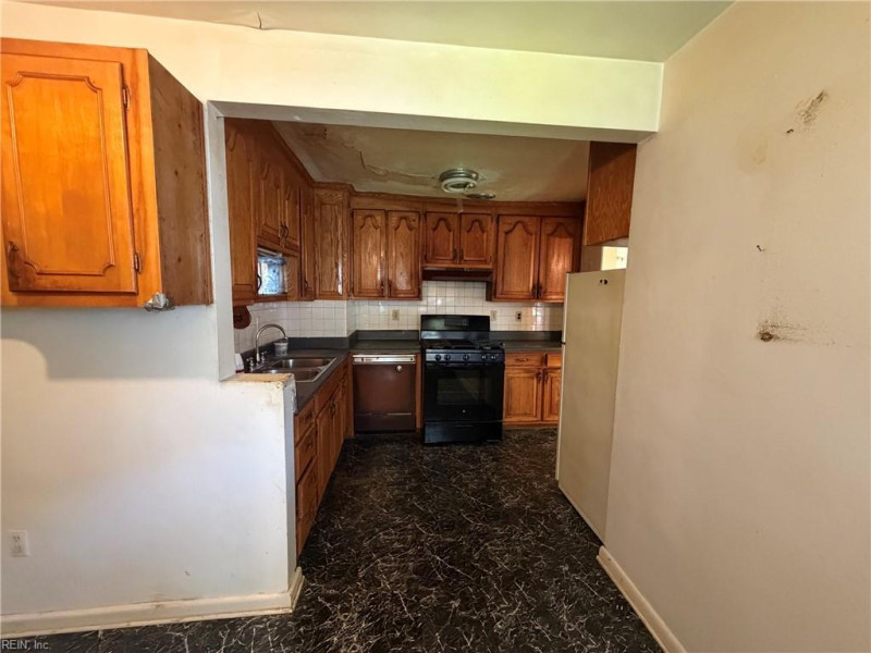 Photo 4 of 17 residential for sale in Norfolk virginia