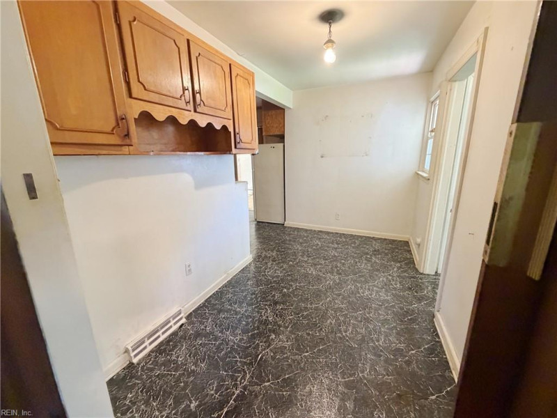 Photo 5 of 17 residential for sale in Norfolk virginia