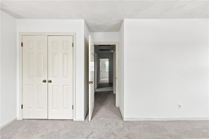 Photo 12 of 43 residential for sale in Chesapeake virginia