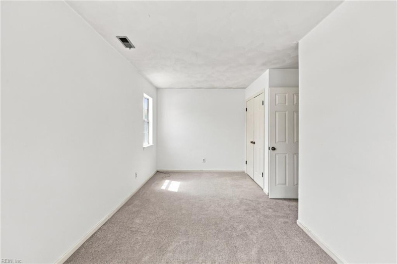 Photo 13 of 43 residential for sale in Chesapeake virginia
