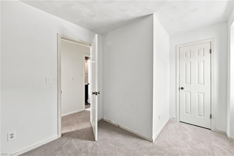 Photo 9 of 43 residential for sale in Chesapeake virginia