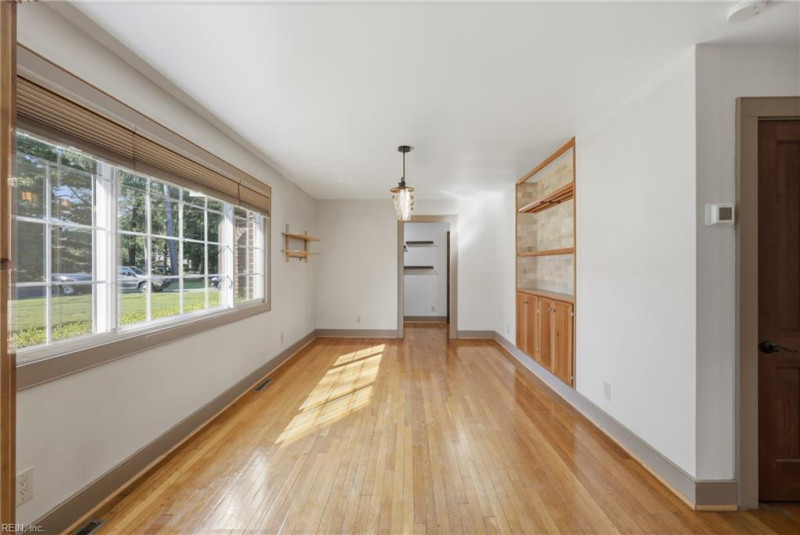Photo 10 of 49 residential for sale in Virginia Beach virginia