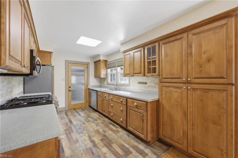 Photo 11 of 49 residential for sale in Virginia Beach virginia