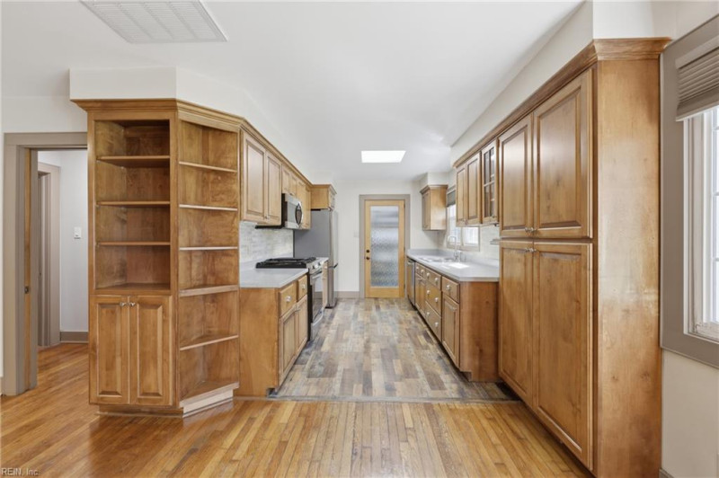 Photo 12 of 49 residential for sale in Virginia Beach virginia